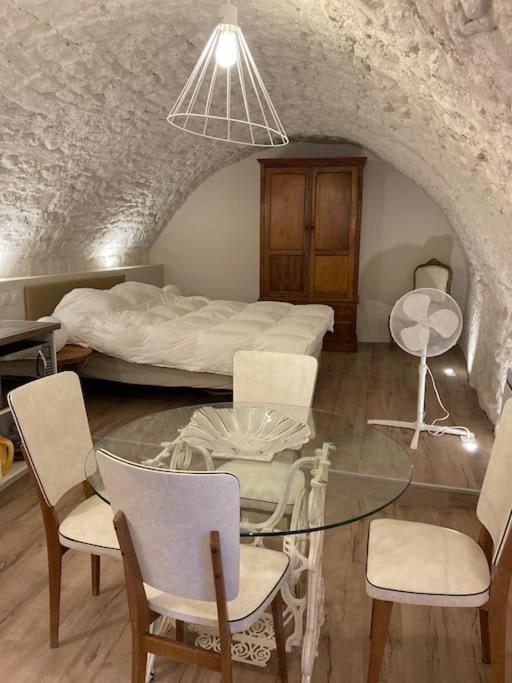 Les Matelles : Charmant Logement En Pierres Екстер'єр фото